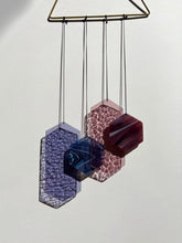 Geometrische Formen Sonnenfänger, eckige Glas Deko in lila und pink